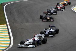 Robert Kubica, BMW Sauber F1 Team leads Nico Rosberg, WilliamsF1 Team