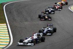 Robert Kubica, BMW Sauber F1 Team leads Nico Rosberg, WilliamsF1 Team