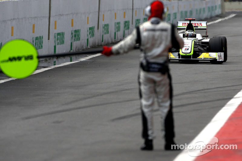 Jenson Button, BrawnGP, pitstop