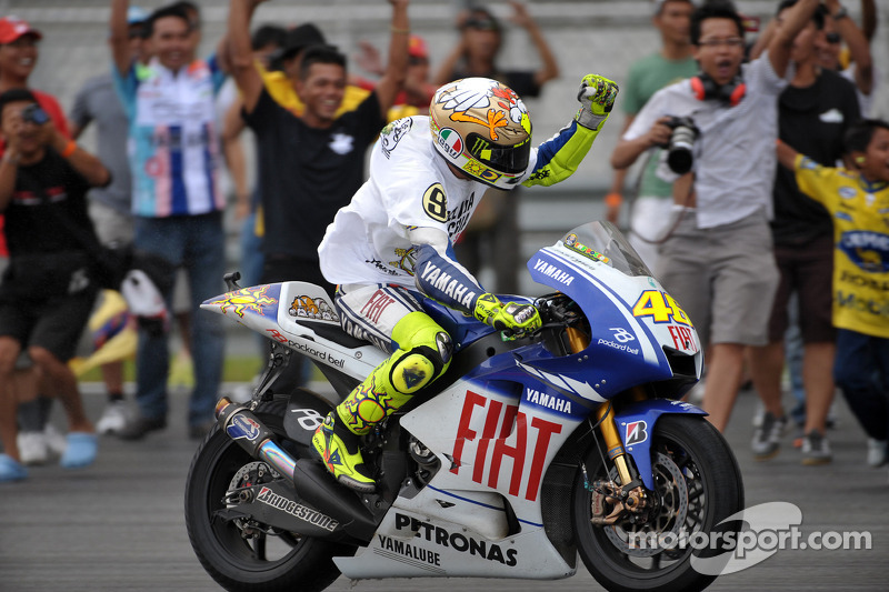 2009 MotoGP champion Valentino Rossi, Fiat Yamaha Team celebrates