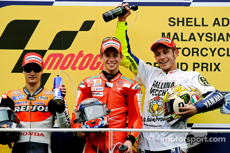 Podio: ganador de la carrera Casey Stoner, Ducati Marlboro Team, segundo lugar Dani Pedrosa, Repsol 