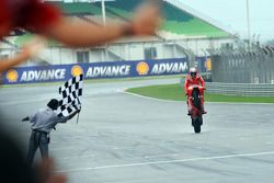 Casey Stoner, Ducati Marlboro Team takes the checkered flag