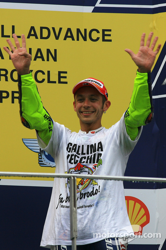 Podio: tercer lugar y Campeón 2009 de MotoGP Valentino Rossi, Fiat Yamaha Team celebra