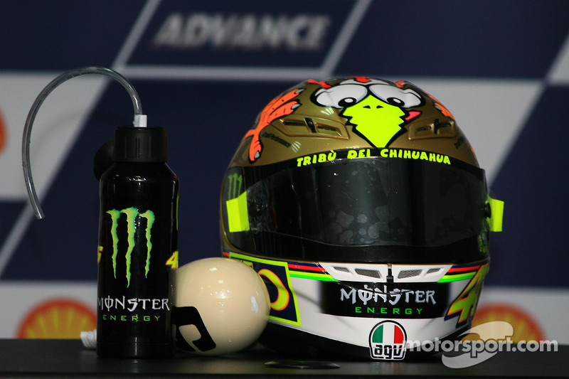 Post conferencia de prensa: casco de  Valentino Rossi, Fiat Yamaha Team