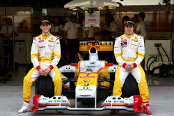 Romain Grosjean, Renault F1 Team, Fernando Alonso, Renault F1 Team