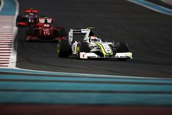 Rubens Barrichello, BrawnGP vor Kimi Raikkonen, Scuderia Ferrari