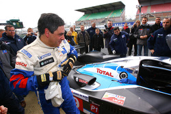 François Fillon, premier ministre de la France, conduit la Peugeot 908 HDi FAP, gagnante lors des 24 heures du Mans