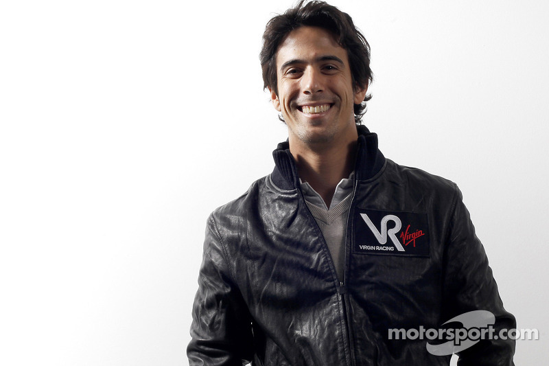 2009 - Anunciado como piloto da Virgin