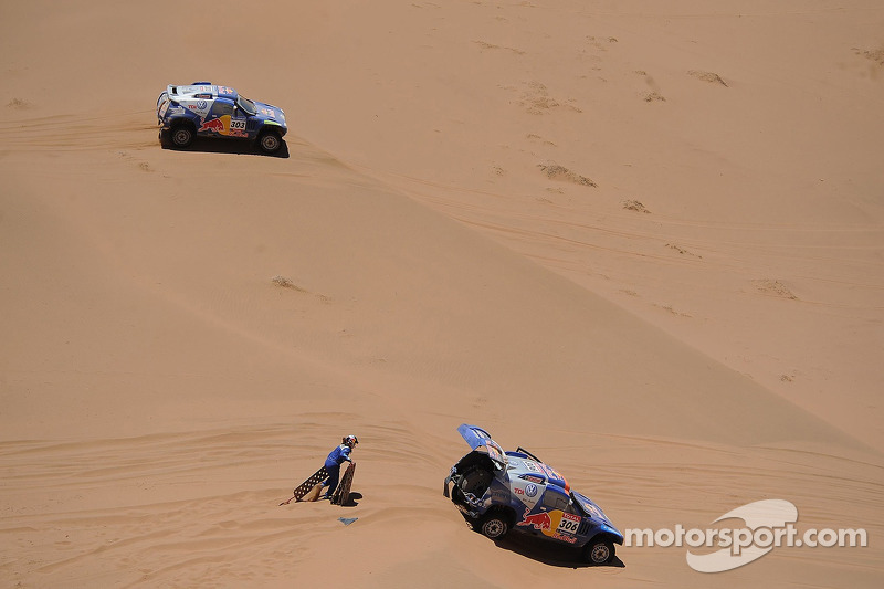 #303 Volkswagen: Carlos Sainz y Lucas Cruz Senra, #306 Volkswagen: Nasser Al Attiyah y Timo Gottschalk
