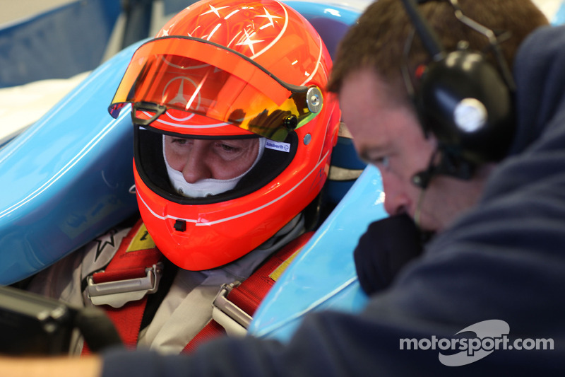 Michael Schumacher prueba un auto de la GP2