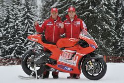 Nicky Hayden et Casey Stoner présentent la nouvelle Ducati Desmosedici GP10