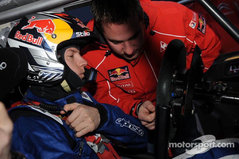 Kimi Raikkonen test de Citroën C4 WRC bij Citroën's Satory-werkplaats in Versailles