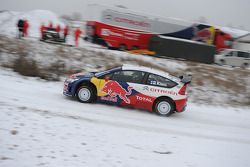 Kimi Raikkonen test de Citroën C4 WRC bij Citroën's Satory-werkplaats in Versailles