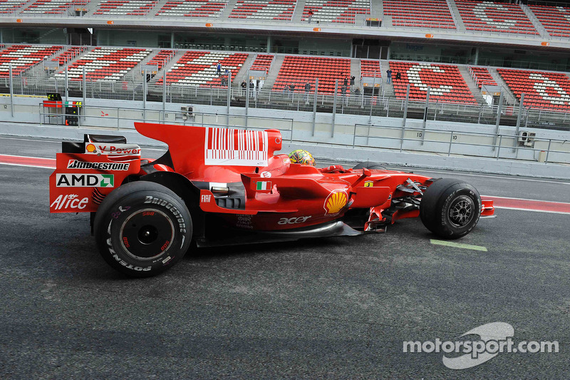 Valentino Rossi tests the Ferrari F2008