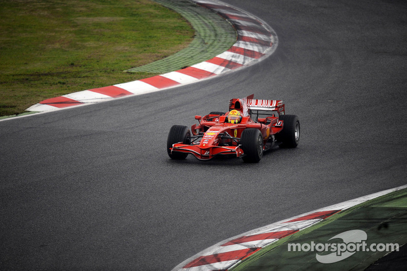 Valentino Rossi tests the Ferrari F2008