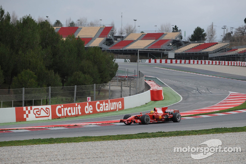 Valentino Rossi tests the Ferrari F2008