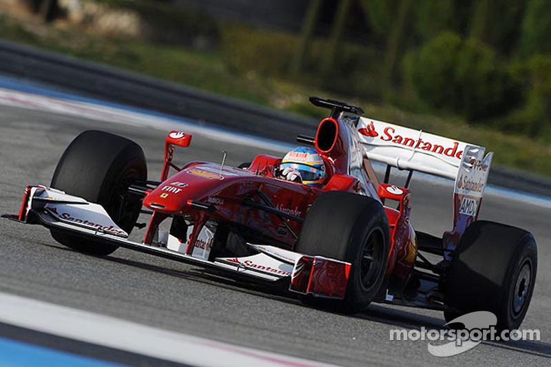 Fernando Alonso prueba el Ferrari F60 2009 con la nueva decoración