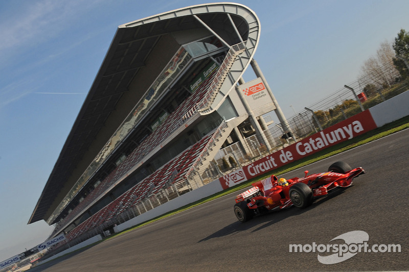 Valentino Rossi au volant de la Ferrari F2008 à Barcelone, en 2010