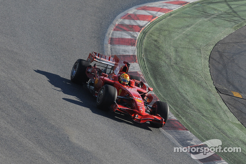 Valentino Rossi tests the Ferrari F2008