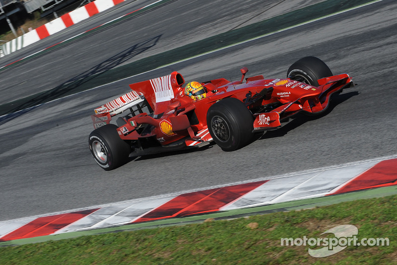 Valentino Rossi au volant de la Ferrari F2008 à Barcelone, en 2010