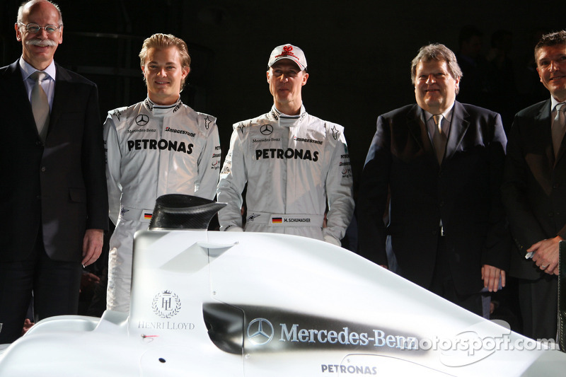 Dr. Dieter Zetsche, Nico Rosberg, Michael Schumacher, Norbert Haug y Nick Fry.