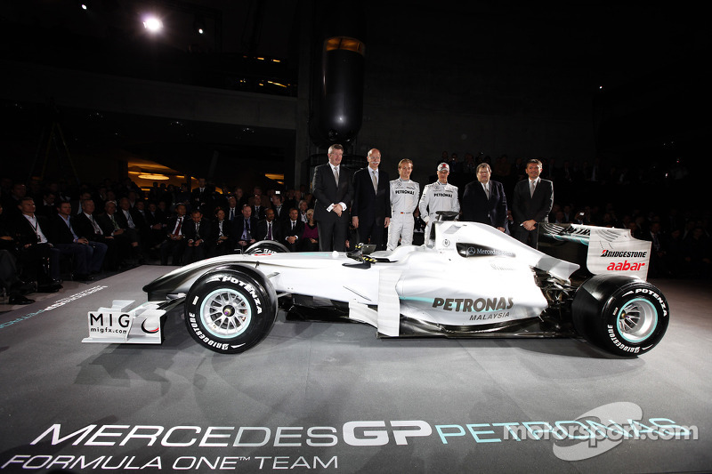 Ross Brawn, Dr. Dieter Zetsche, Nico Rosberg, Michael Schumacher, Norbert Haug und Nick Fry