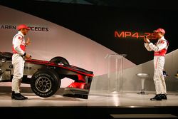 Льюис Хэмилтон, McLaren Mercedes и Дженсон Баттон, McLaren Mercedes