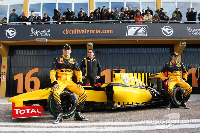 Robert Kubica, Renault F1 Team, Eric Boullier, Team Principal, Renault F1 Team, Vitaly Petrov, Renault F1 Team