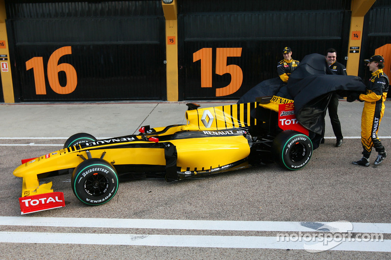 Robert Kubica, Renault F1 Team, Vitaly Petrov, Renault F1 Team et Eric Boullier, Team Principal, Ren