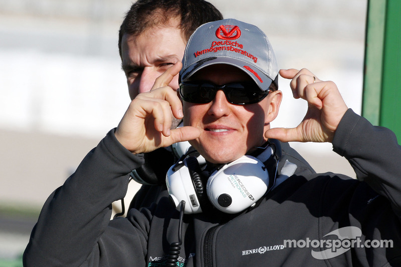 Michael Schumacher, Mercedes GP pretende tomarle foto a los fotógrafos