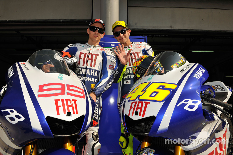 Valentino Rossi y Jorge Lorenzo presentan la nueva Yamaha YZR-M1