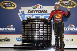 Le vainqueur Jamie McMurray, Earnhardt Ganassi Racing Chevrolet