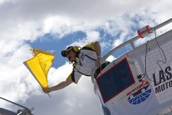 The yellow flag is displayed