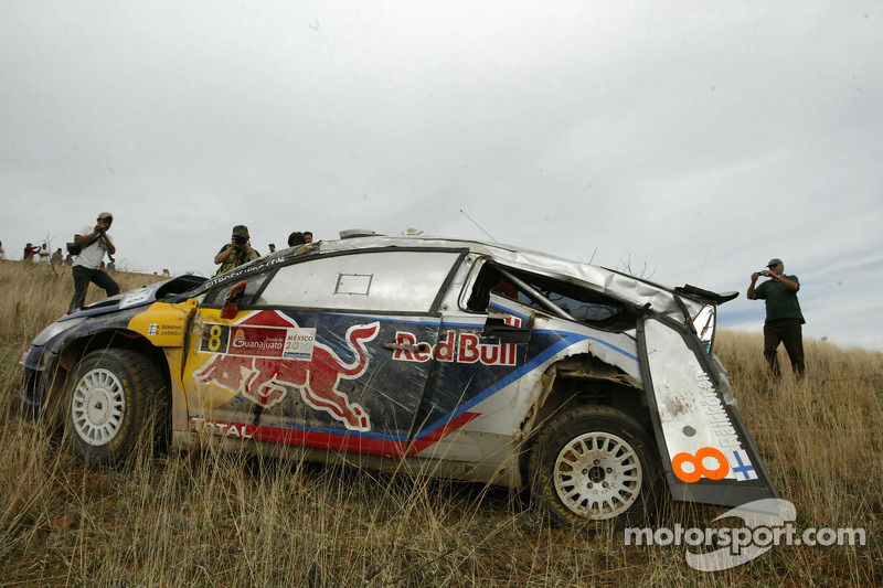 Kimi Raikkonen y Kaj Lindstrom, Citroën C4 WRC, Citroën Junior Team choca y queda fuera del rally