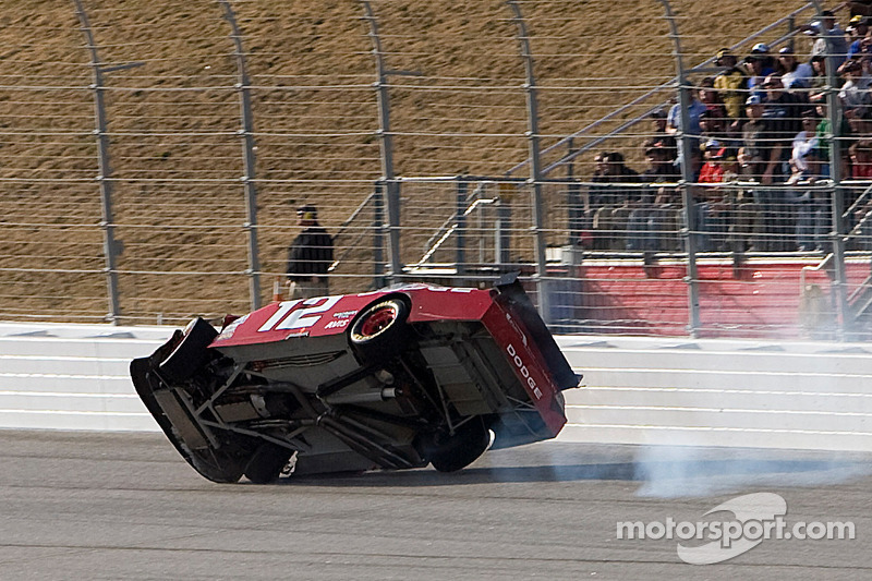 Accident de Brad Keselowski, Penske Racing Dodge