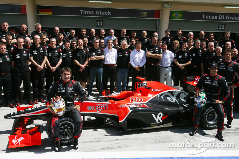 Timo Glock, Virgin Racing met team en Lucas di Grassi, Virgin Racing