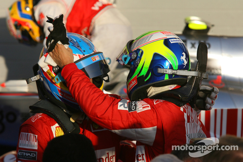 Ganador de la carrera Fernando Alonso, Scuderia Ferrari celebra con el segundo lugar Felipe Massa, Scuderia Ferrari