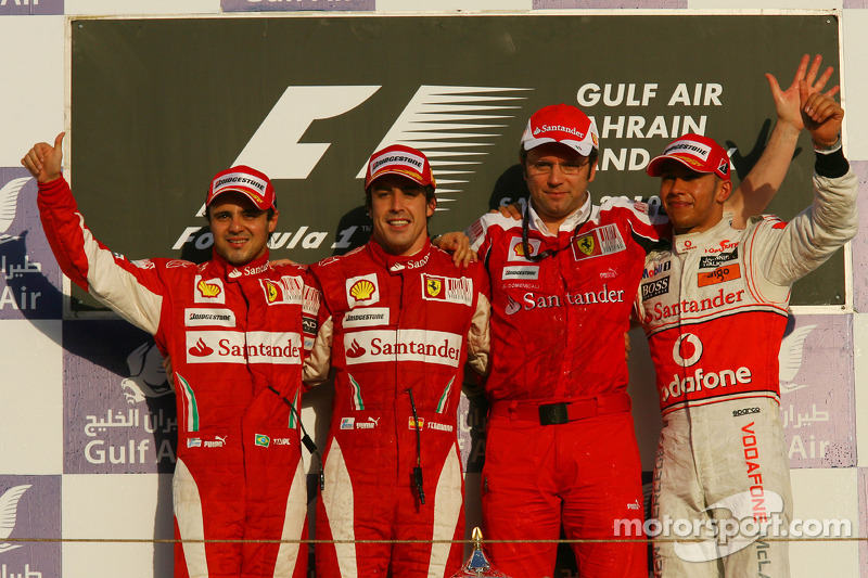 Podio: ganador de la carrera Fernando Alonso, Scuderia Ferrari, con segundo lugar Felipe Massa, Scuderia Ferrari, tercer lugar Lewis Hamilton, McLaren Mercedes y Stefano Domenicali, Director de deportes de Scuderia Ferrari