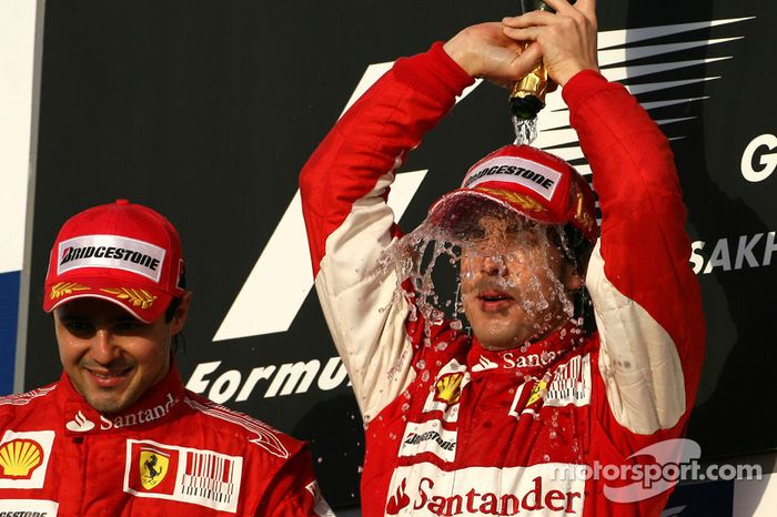Podio: ganador de la carrera Fernando Alonso, Scuderia Ferrari, con segundo lugar Felipe Massa, Scuderia Ferrari