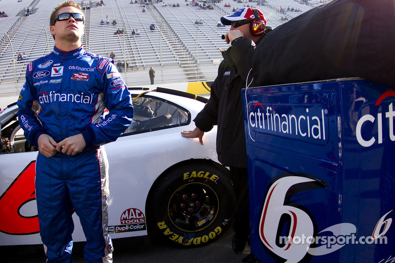 Em 2010, Stenhouse fez mais provas pela segunda divisão da NASCAR, colhendo mais alguns bons resultados. Em 32 participações, três top-5 e a 16ª posição na classificação geral do campeonato.
