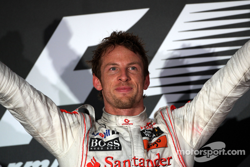 Podio: el ganador de la carrera Jenson Button, McLaren Mercedes