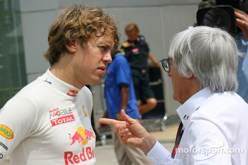 Sebastian Vettel, Red Bull Racing en discussion avec Bernie Ecclestone