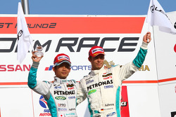 GT500 podium: 3rd place #1 Petronas Tom's SC430: Juichi Wakisaka, Andre Lotterer