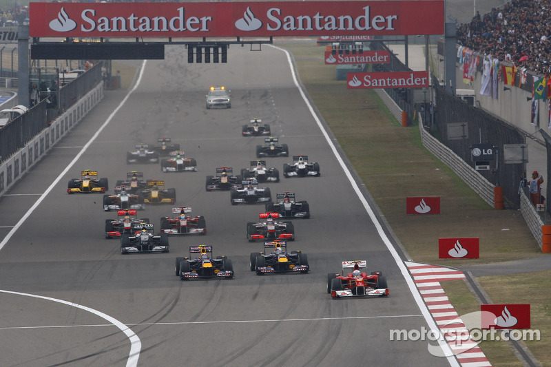 Fernando Alonso, Scuderia Ferrari leads the start of the race