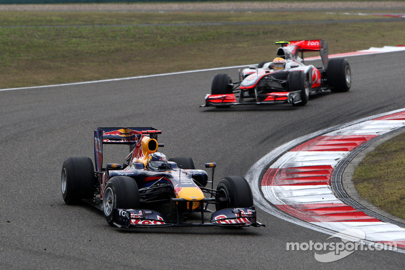 Sebastian Vettel, Red Bull Racing voor Lewis Hamilton, McLaren Mercedes