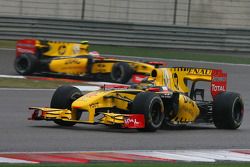 Robert Kubica, Renault F1 Team leads Vitaly Petrov, Renault F1 Team