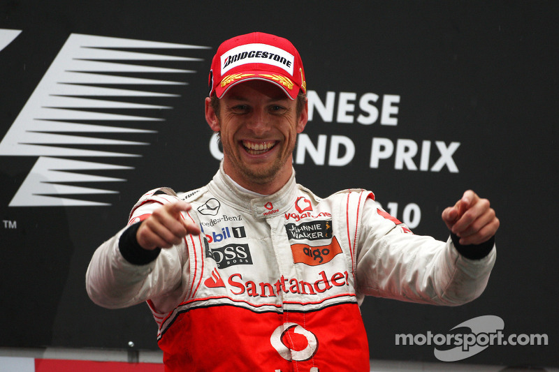 Podyum: Yarış galibi Jenson Button, McLaren Mercedes