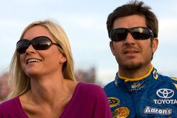 Martin Truex Jr., Michael Waltrip Racing Toyota en vriendin Sherry Pollex