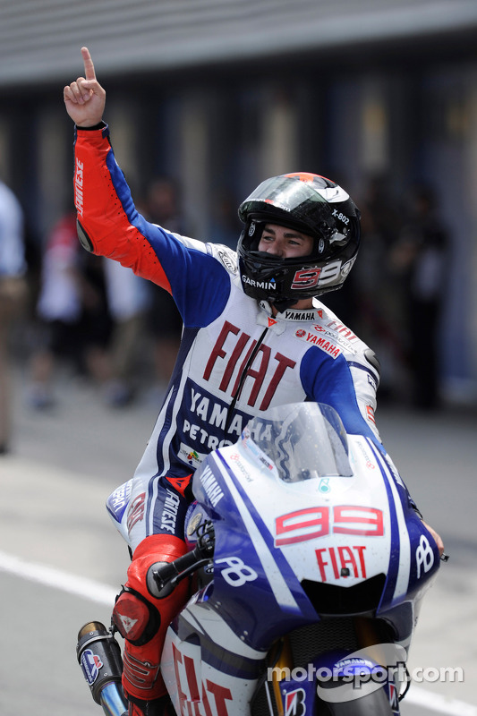Ganador de la carrera Jorge Lorenzo, Fiat Yamaha Team celebra