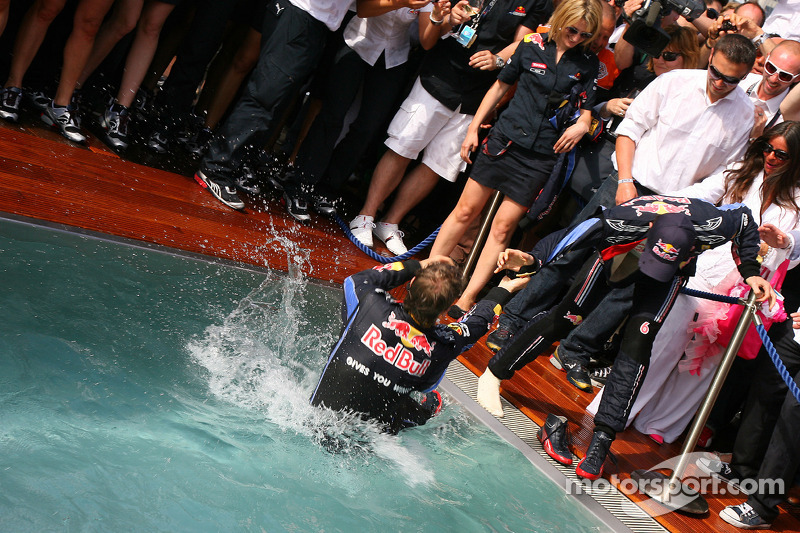 2. Sebastian Vettel, Red Bull Racing tries to push Mark Webber, Red Bull Racing intot he pool